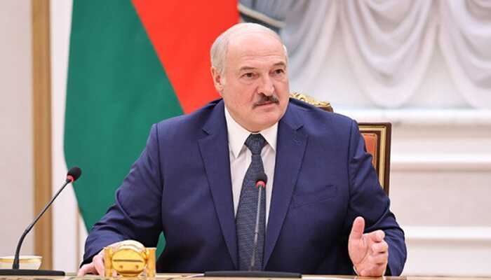 Лукашенко наказав відвести війська від кордону з Україною