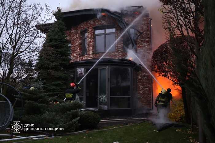 Внаслідок ракетного удару по Дніпру постраждало двоє людей