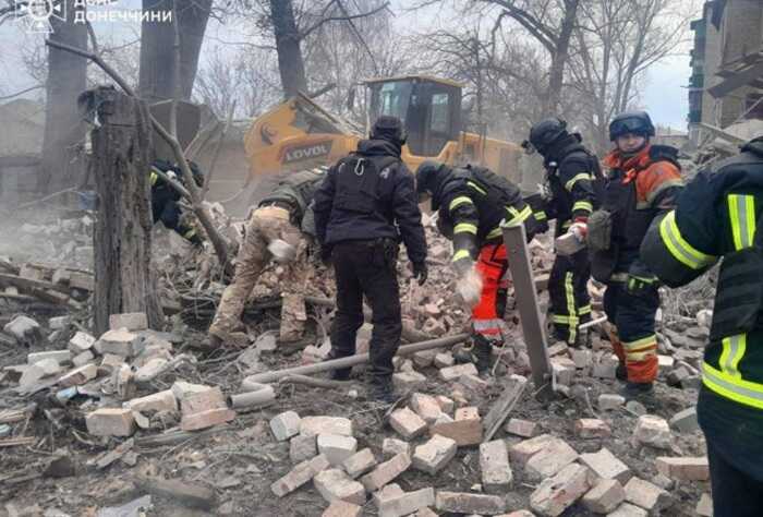 Окупанти скинули авіабомбу на житловий будинок у Костянтинівці, одна людина загинула