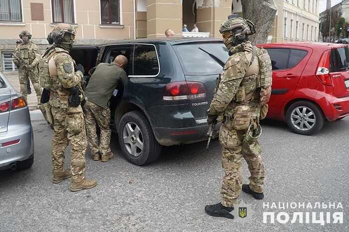 Вимагали до 15 тисяч доларів за відстрочку: На Тернопільщині викрили працівників ТЦК на хабарництві